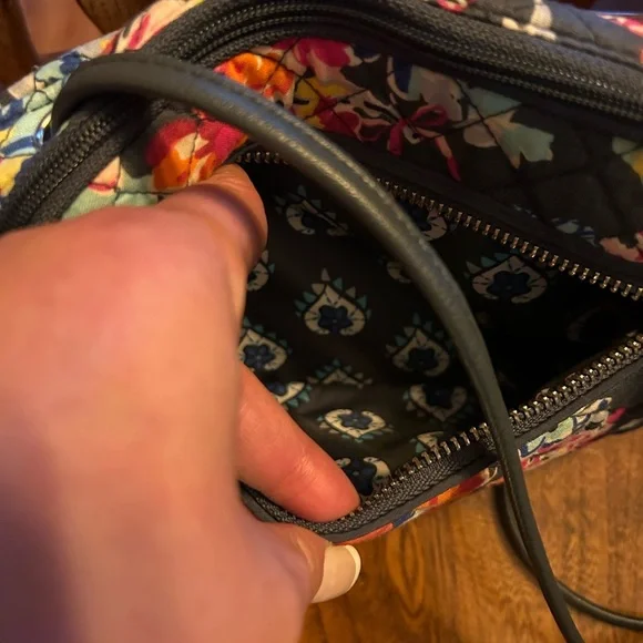 Vera Bradley Crossbody Bag in Pretty Posies - Picture 4 of 11